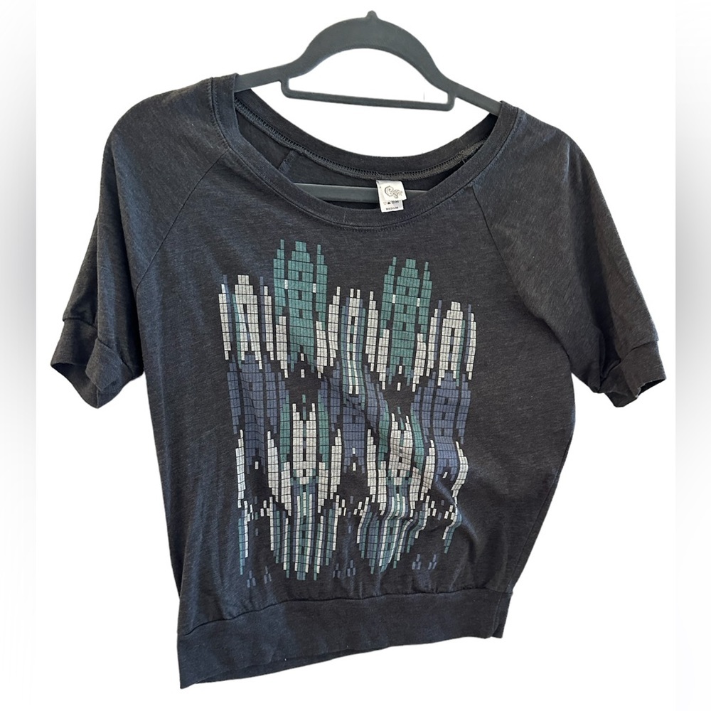 Women’s graphic T-shirt, Medium